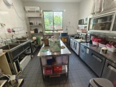 <b>措置环境：法律人员对该门店就地下达《责令更</b>